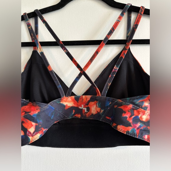 JoyLab Red/Blue Strappy Floral Comfy Wireless Sports Bra size Medium EUC - Picture 4 of 5